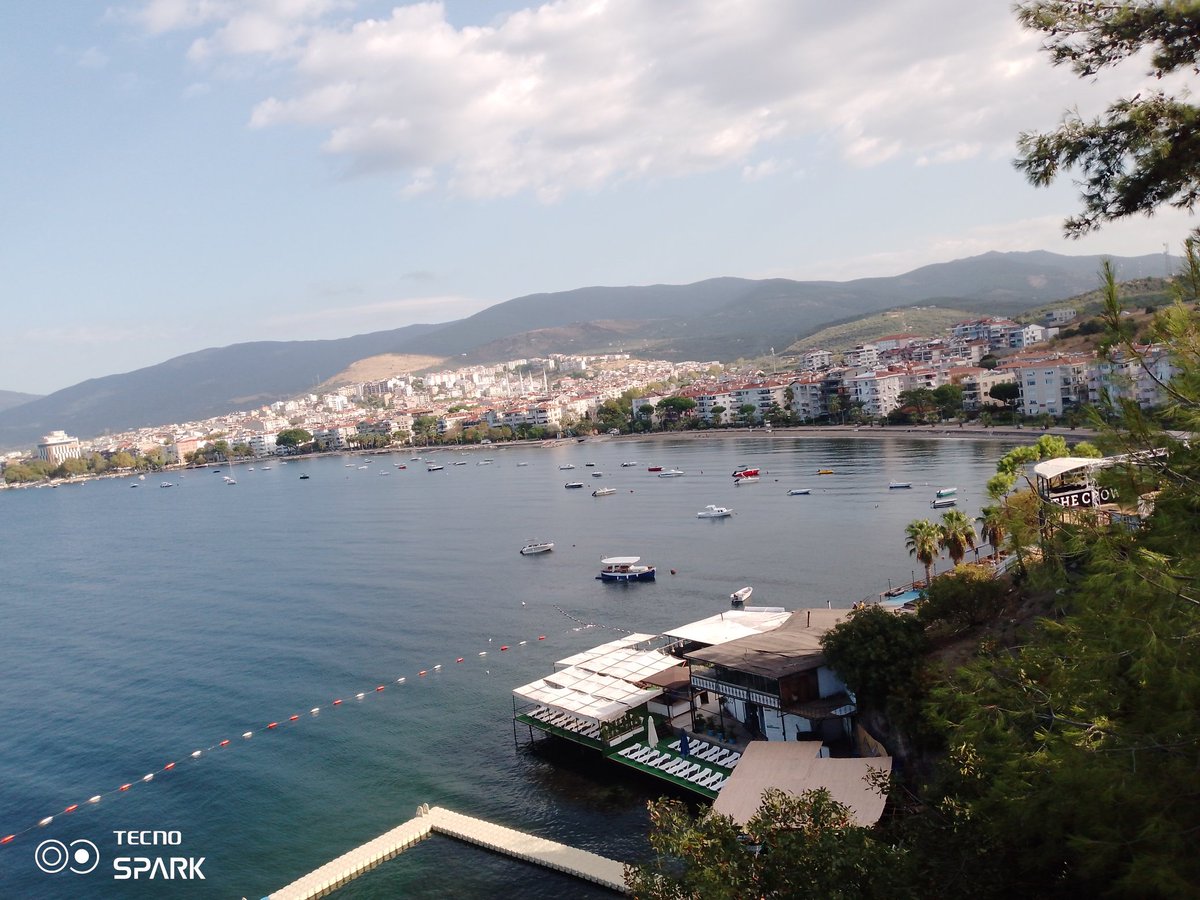 Hayat demek ölümü beklemek demektir. Az çok hepimiz, denizi, yıldızları, ağaçları işte falanları filanları göreceğiz,bir çok şeyin tadına bakacağız sonra da ister istemez gidiyorum elveda şarkısını söyleyeceğiz.Öyleyse gidenin de kalanın da gönlü hoş olsun.
Sadri Alışık