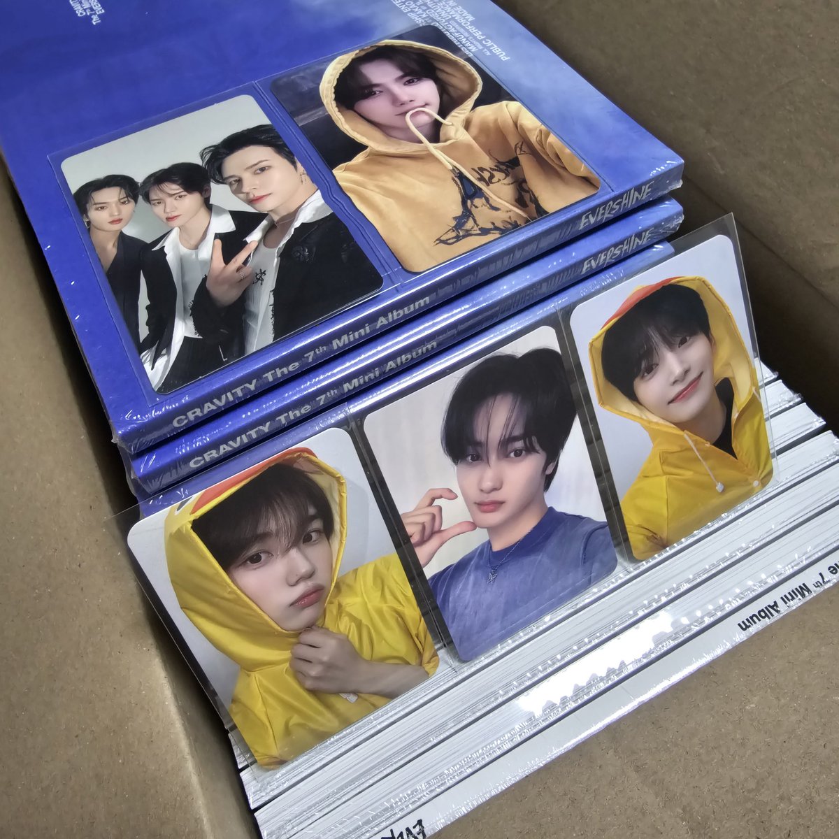 ˖˚˳⌖ 크래비티 팬콘 [𝐵𝐸𝑌𝑂𝑁𝐷 𝑌𝑂𝑈𝑅 𝑀𝐸𝑀𝑂𝑅𝐼𝐸𝑆] 나눔

✎ 크래비티 미니 7집 EVERSHINE 미개봉 앨범 나눔합니다. (1인 1장)
✎ 9월 28일 첫콘에서 진행합니다.
✎ 본 게시물 rt 인증 선착순으로 랜덤포카도 드려요. (앨포, 미공포)
✎ 시간/장소 당일 공지