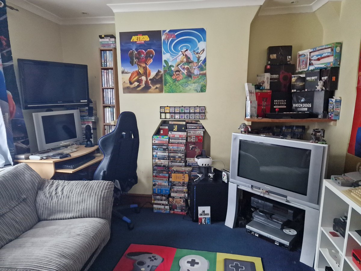 GamersPardise's tweet image. Gameroom before and now.

#retrogaming #gamesroom #GamersUnite #retrogamer