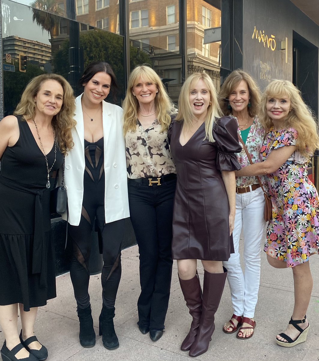 barbaracrampton's tweet image. Out and about with the ladies 
Diane, Krsy, Suzanne, Catherine Mary and Kelli!