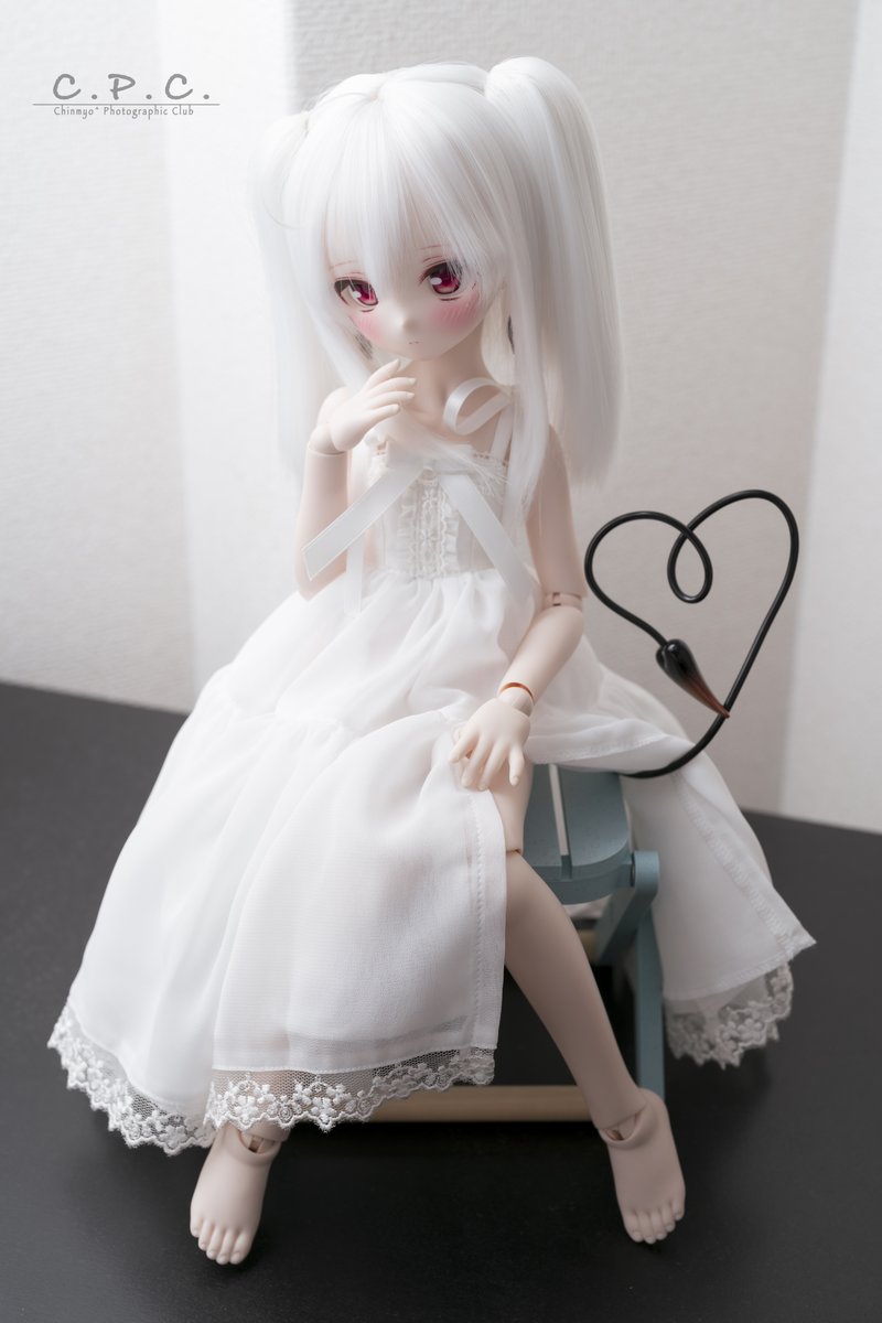 noel_der_vglwde's tweet image. この間は頑張ってくれたからね、お詫びというわけじゃないけど新しくドレスをね。よく似合うナァ😊✨
スズラン「嬉しいわ。でも、これスリットが...（ﾋﾟﾗ」
😳！？
スズラン「マスターのスケベ...🦇」

#とかっこ #ScarletAlice #ふにゃほわのやつ #dollnouveau #aquanium