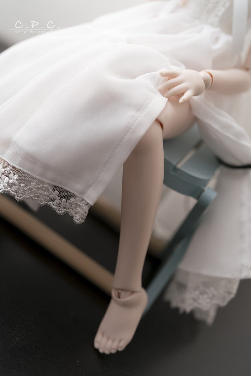 noel_der_vglwde's tweet image. この間は頑張ってくれたからね、お詫びというわけじゃないけど新しくドレスをね。よく似合うナァ😊✨
スズラン「嬉しいわ。でも、これスリットが...（ﾋﾟﾗ」
😳！？
スズラン「マスターのスケベ...🦇」

#とかっこ #ScarletAlice #ふにゃほわのやつ #dollnouveau #aquanium