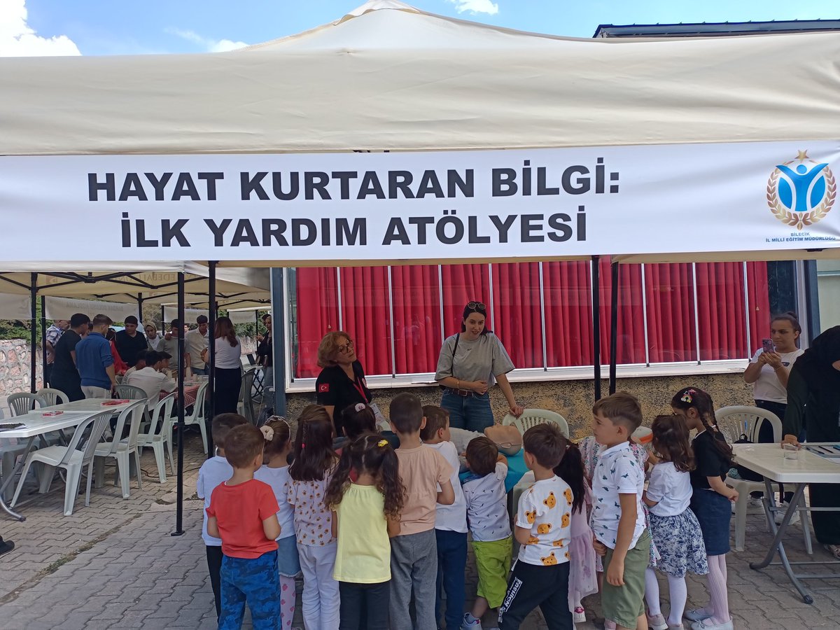 Bu gün 14 Eylül *Dünya İlk Yardım Günü* her fırsatta ilk yardım öğren ve öğret diyoruz. İhtiyaç duyduğun anda öğrenmeye vakit yok şimdi hemen hazır olmalısınız!!!!
<a href="/tcmeb/">Millî Eğitim Bakanlığı</a> 
<a href="/meb_dhgm/">Destek Hizmetleri Genel Müdürlüğü</a>
<a href="/mebisgb/">İşyeri Sağlık ve Güvenlik Birimi Daire Başkanlığı</a> 
<a href="/omurfatih/">Ömür Fatih Karakullukçu</a> 
<a href="/ozkan_meb/">Özkan AVCI</a> 
<a href="/cemalunal_/">C.ÜNAL</a>