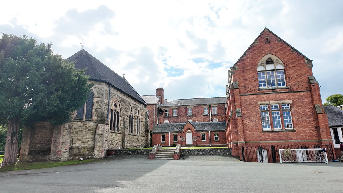 OswestrySchool's tweet photo. We've come a long way since David Holbache opened Oswestry School in 1407 - that's 617 years this year! Today we come together to celebrate our foundations, give thanks to our Founders and those who have paved the way before us.
#FindYourForte #EveryStepOfTheWay #foundersday https://t.co/X6YM7PiVRk