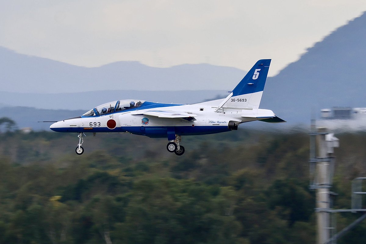 千歳航空祭の予行見て来ました。
タクシーして滑走路で離陸直前に1番機トラブルからアボート…急遽5番機リードによる第5区分改で行われた予行。
数年前も本番でブレーキ壊れて4機離陸出来ず5.6番機だけでやったなそういや。
明日も楽しみ😊