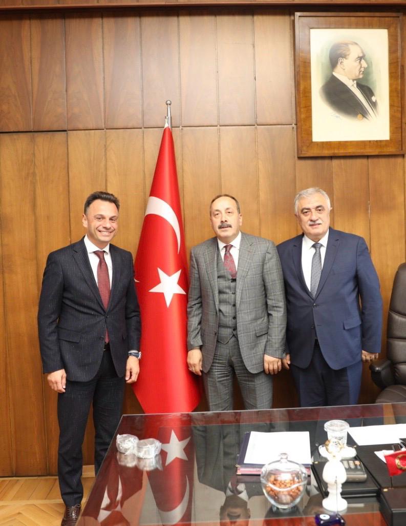 Maçkalı hemşehrimiz Sayın Kamuran Yazıcı'nın Ulaştırma ve Altyapı Bakanlığı Rehberlik ve Teftiş Başkanı olmasından dolayı mutluluk ve gurur duyduk. Sayın Yazıcı'yı tebrik eder, yeni görevinde üstün başarılar dilerim.