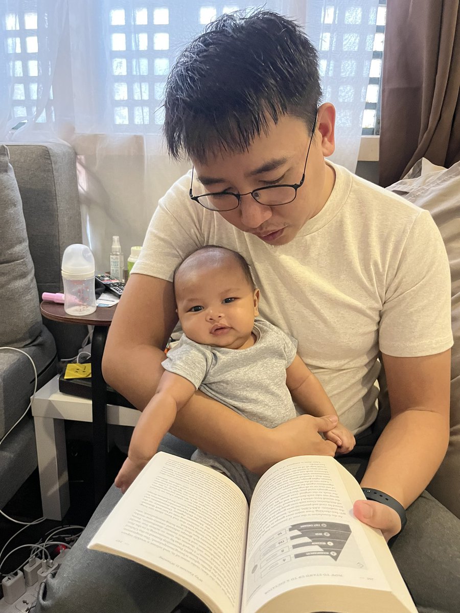 tobitcruz's tweet photo. Last few pages of the book, pero kailangan ko din mag babysit. So I read it aloud to Toby. Pasensya ka na ganto agad ang readings natin, pero anak, with our democracy at the brink, we really have to know #HowToStandUpToADictator ✊🏼 https://t.co/uc0FK3ludn