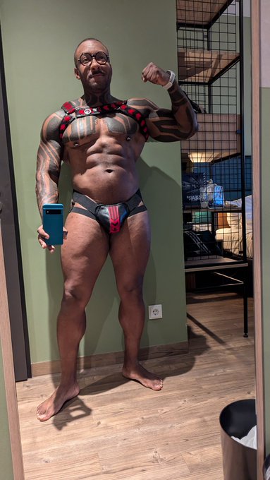 2 pic. First evening at Folsom https://t.co/AlYLKAb39b