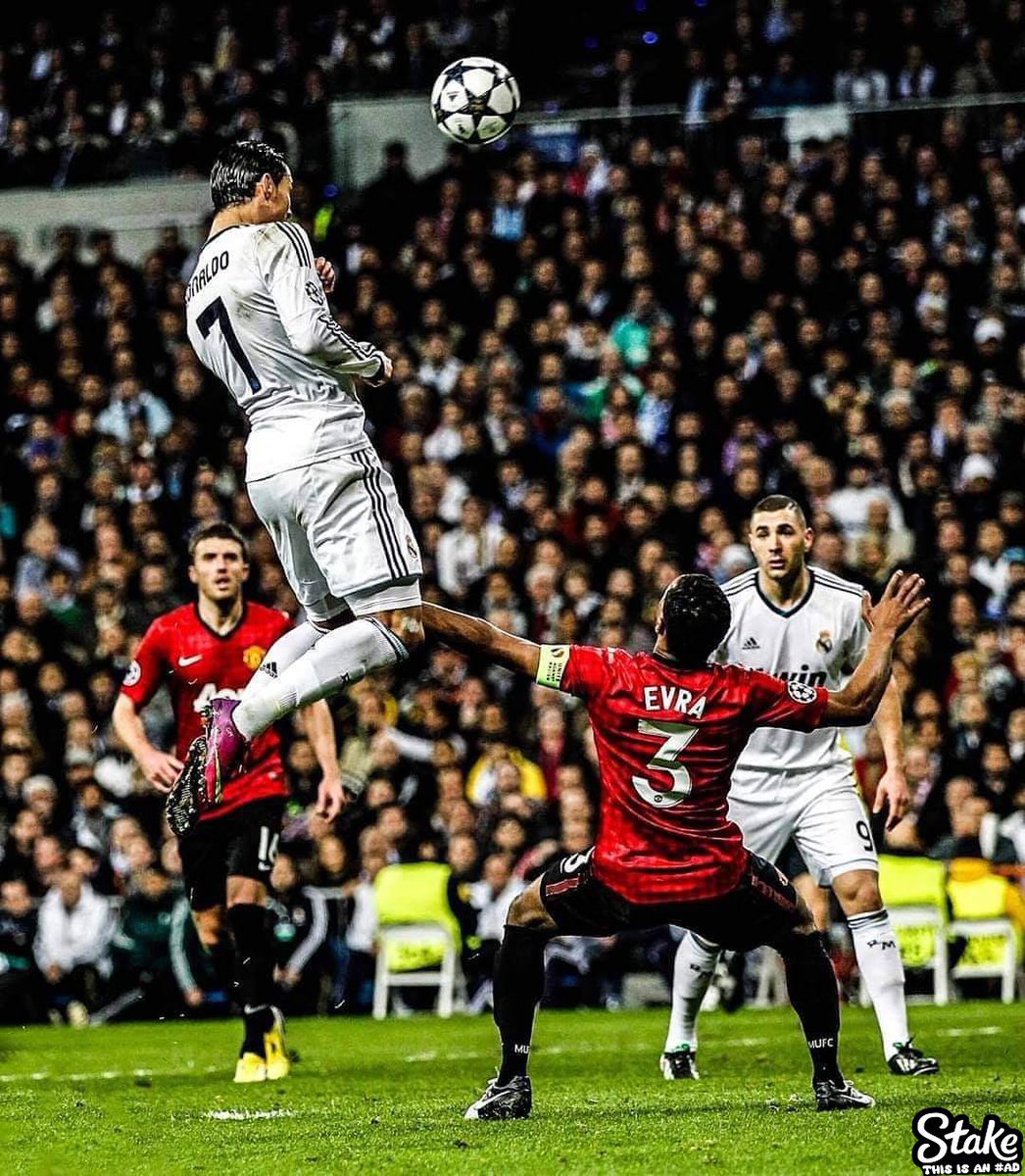 🎙️Sir Alex Ferguson:

"I got angry with Evra when he didn't jump with Cristiano. Then I saw the replay. I thought… ‘what am I talking about?’

I felt a little stupid because in the replay, Cristiano's knee is as high as Evra’s head.”