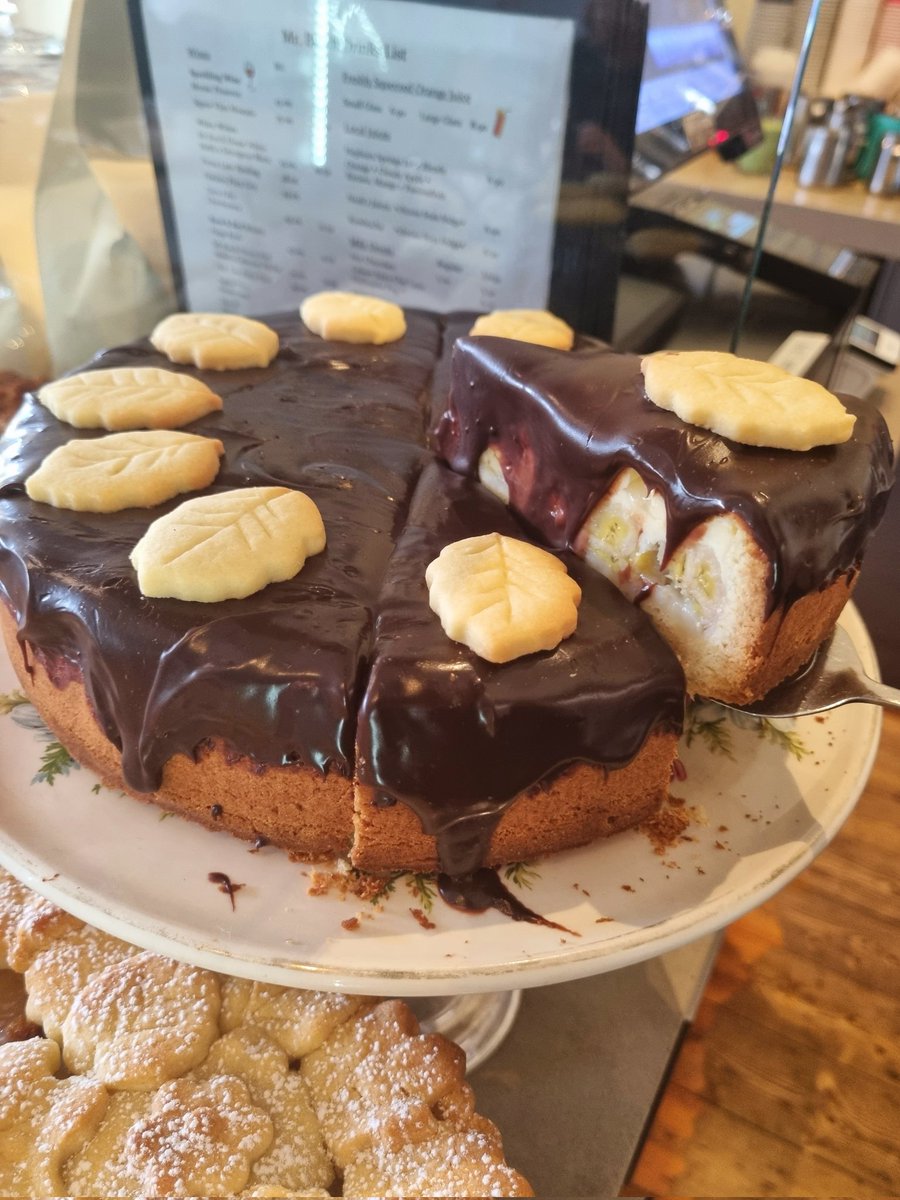 Mr Burch tweet media