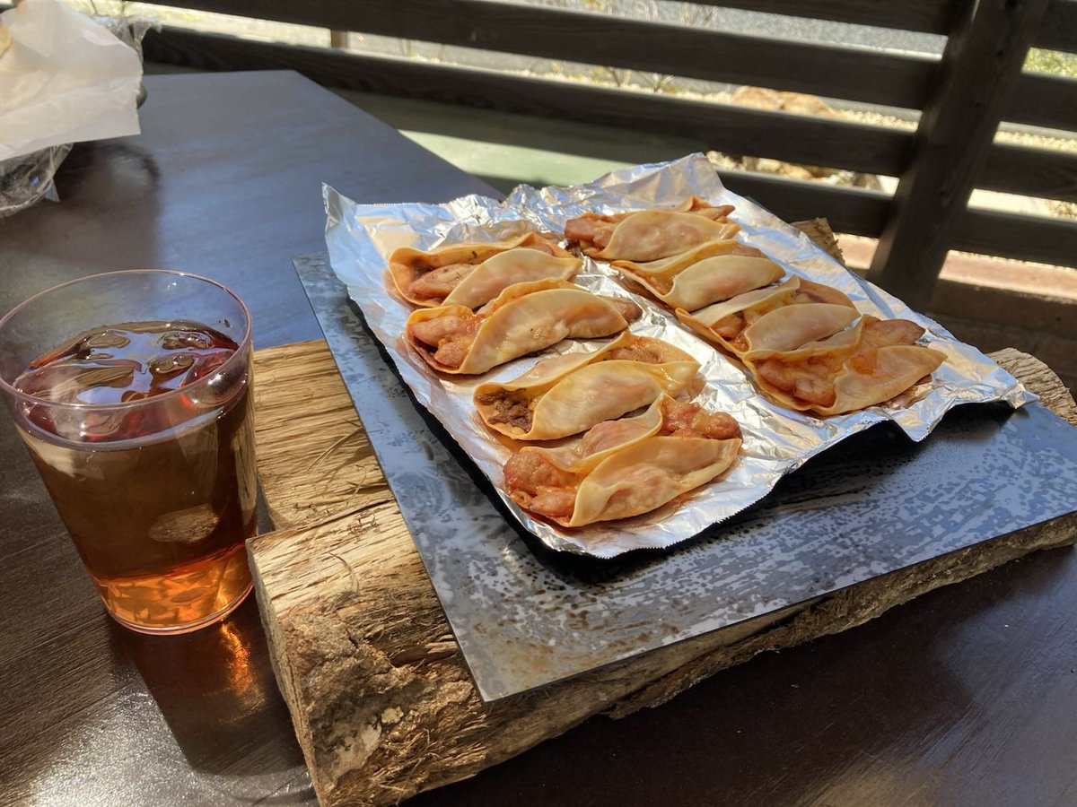 moki_ss's tweet image. 今日の実演会は一口サイズのピザを薪ストーブで焼いてます🍕🔥
暑さはまだ厳しいですがモキも負けじとガンガン焚いてます🔥🔥
16:00まで開催してますので、薪ストーブのシーズンに向けてご検討中の方も、そうでない方も遊びに来てください😎
#モキ製作所 #薪ストーブ #焚き火 #サウナ #サウナストーブ