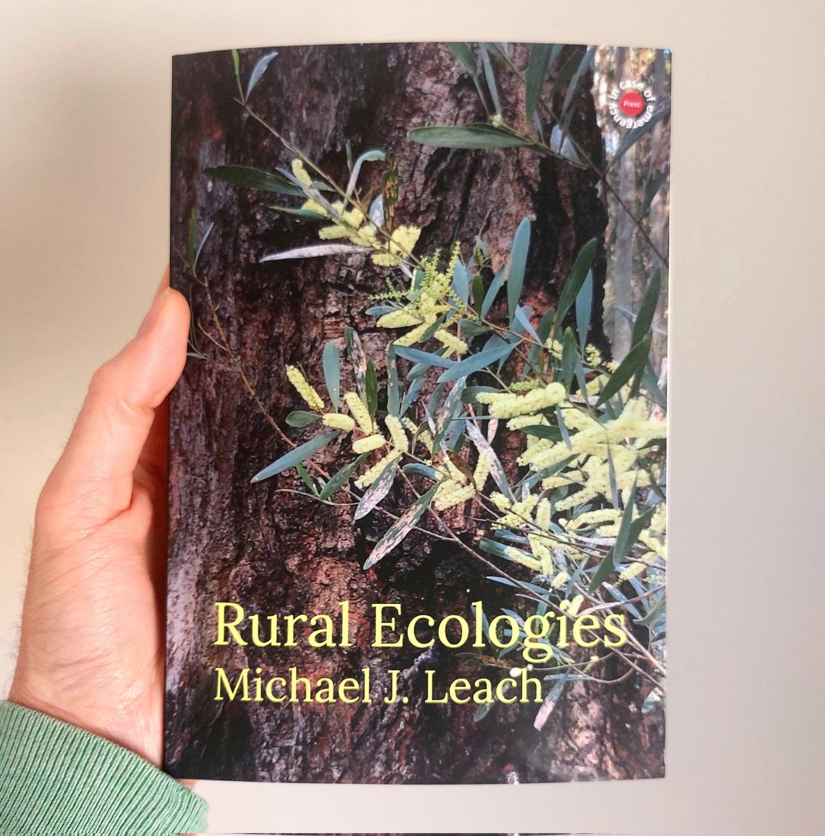 Received copies of my new poetry book yesterday, ahead of the local launch <a href="/BendigoLibrary/">Bendigo Library</a> (11am Sat 5 Oct, bookings via Eventbrite). Many thanks to ICOE Press for publishing &amp; @AnastasiPoetry for launching!
#poetry #haiku #nature #writing
eventbrite.com.au/e/michael-j-le…