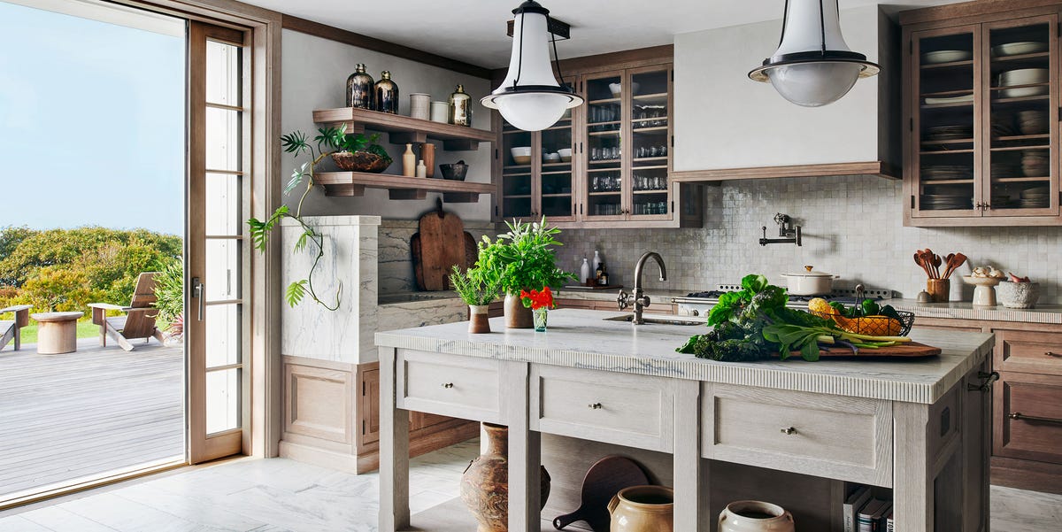 Step Inside a Smashing Seaside Guest#house That’s Practically the Main Event: Steven Gambrel and Tom Kligerman strike the perfect balance of rustic and luxurious. bit.ly/3XtPZOi