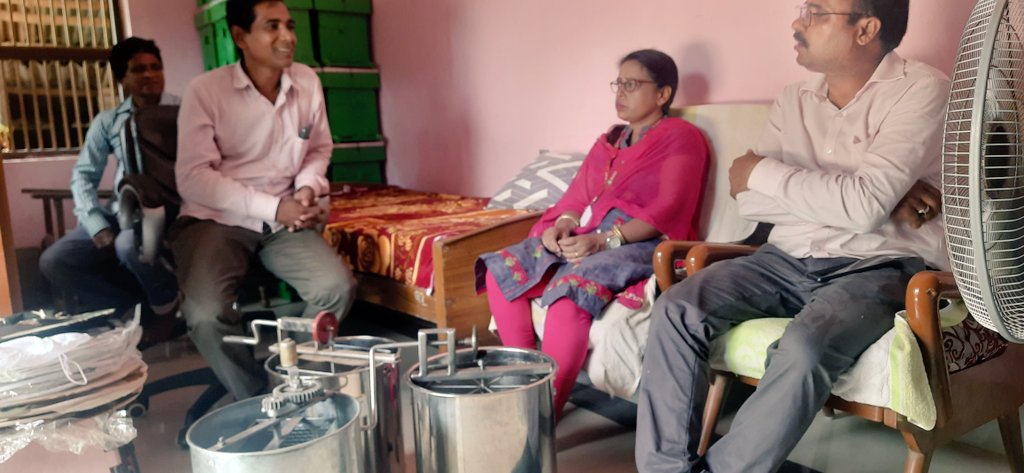 PuriKvk's tweet photo. Visit of Dr.Surya Narayan Mishra, Senior Scientist &amp; Head KVK,Puri 
to ICAR ARYA-APIARY Units and discussed with youths regarding marketing of Bee Keeping inputs #scientificbeekeeping @icarindia @AtariKolkata @OdishaUniversi1 https://t.co/9c0tSM3Q7Y