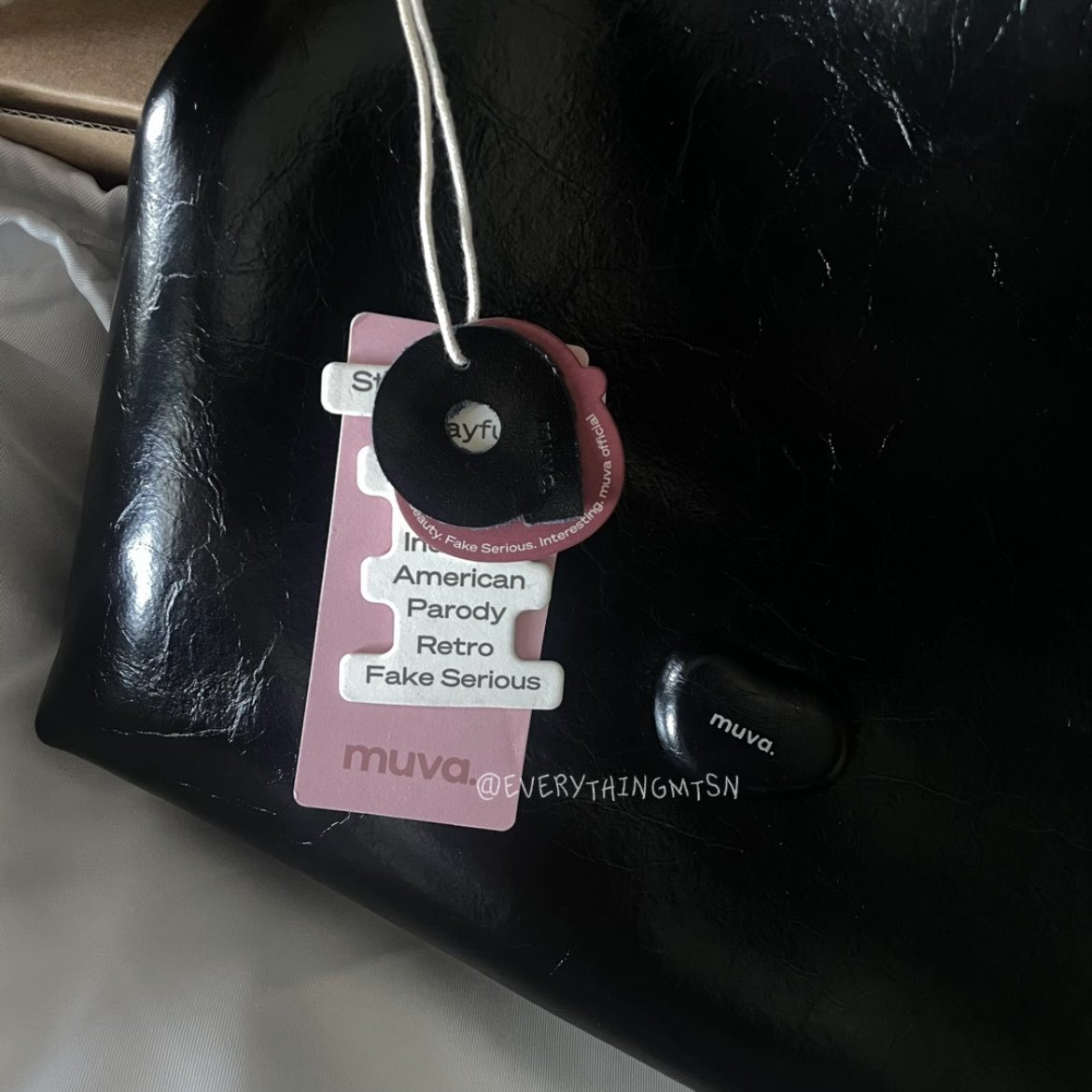 everythingmtsn's tweet photo. #บูบูinstock 🌟 พร้อมส่ง / wts

♡ MUVA bubble กระเป๋า หนังวัว
ถือ สะพายไหล่ ครอสบอดี้ สะพายหลังได้

ꕀ 2,300 baht 📮 ส่งฟรี !

— #MUVA #กระเป๋าmuva #พรีจีน #รับพรี #ส่งต่อกระเป๋ามือ2 #ส่งต่อกระเป๋ามือสอง #กระเป๋า #กระเป๋ามือสอง #โล๊ะตู้ #ส่งต่อเสื้อผ้ามือสอง #กระเป๋ามือสอง https://t.co/8JjVF7xBhM