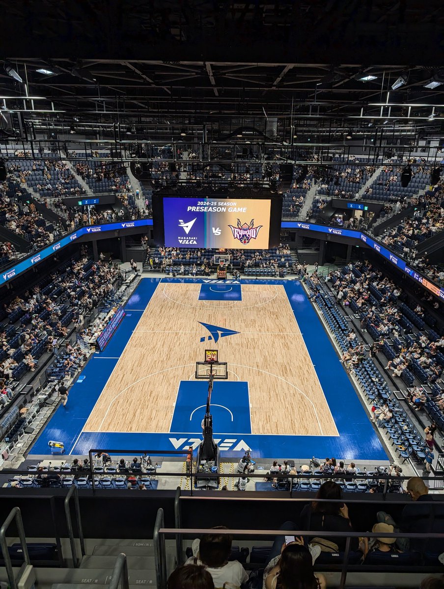 長崎ヴェルカのハピネスアリーナ立ち見席、ホーム側はこんな感じ