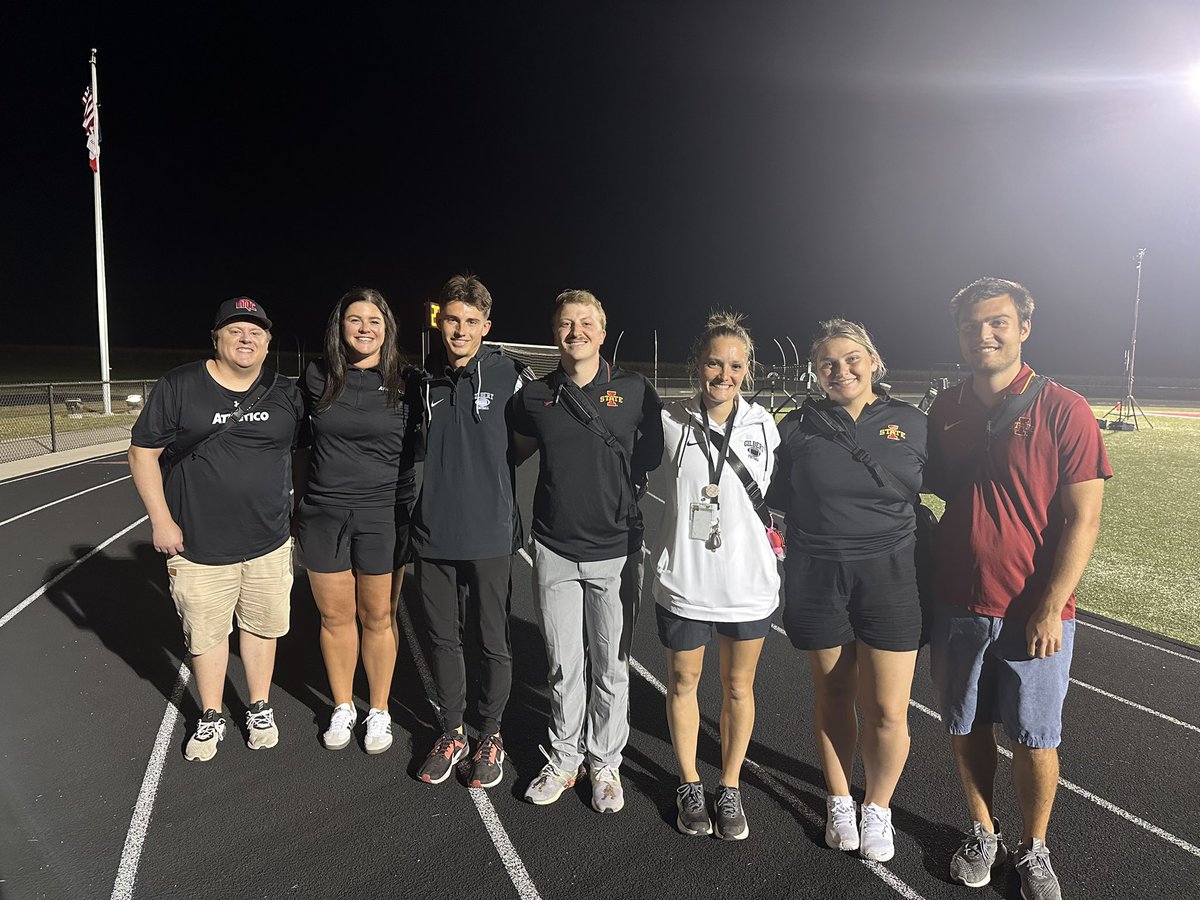 Shout out to this group for the greAT care that they gave on both sidelines tonight- well done! <a href="/GilbertSportMed/">Gilbert Sports Medicine</a> <a href="/GHS_Ian/">Ian Smith</a> <a href="/MasonCityAD/">Mason City AD</a> <a href="/Athletico/">Athletico PT</a> <a href="/CyclonesAT/">ISU AT Program</a> #safersidelines