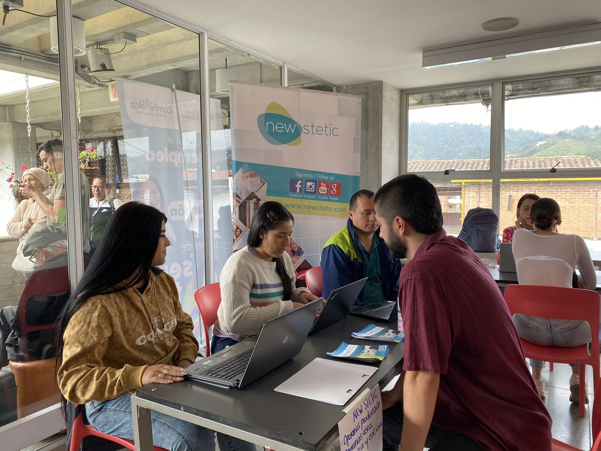 aregionalcom's tweet photo. Con la meta de conectar a los ciudadanos con oportunidades laborales, impulsando el desarrollo económico del #OrienteAntioqueño, se desarrolló en el Parque Élida del Conocimiento - una Feria de Empleo, iniciativa de la @CEOCorporacion, @ComfenalcoAnt y la @AlcaldiaGuarne. https://t.co/CII0Hu0ZYx