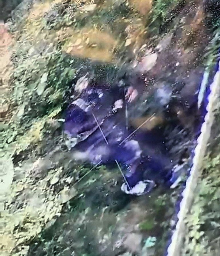 LalChowkJournal's tweet image. #Update : Drone shot of militants in #Tapper #Kreeri #Pattan area in #Baramulla. 

Reportedly 2 militant have been killed and can be seen through Drone.

Operation going on...