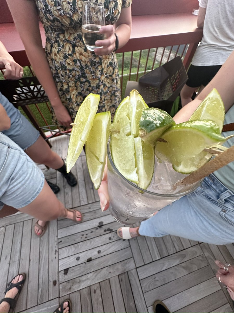 loki_stressed's tweet photo. Guest: “Can I have extra limes”
Bar manager: “Yes absolutely” 
Me: “Extra? Bro you gave her the equivalent of a whole ass lime tf?” https://t.co/BrurOcpiEZ