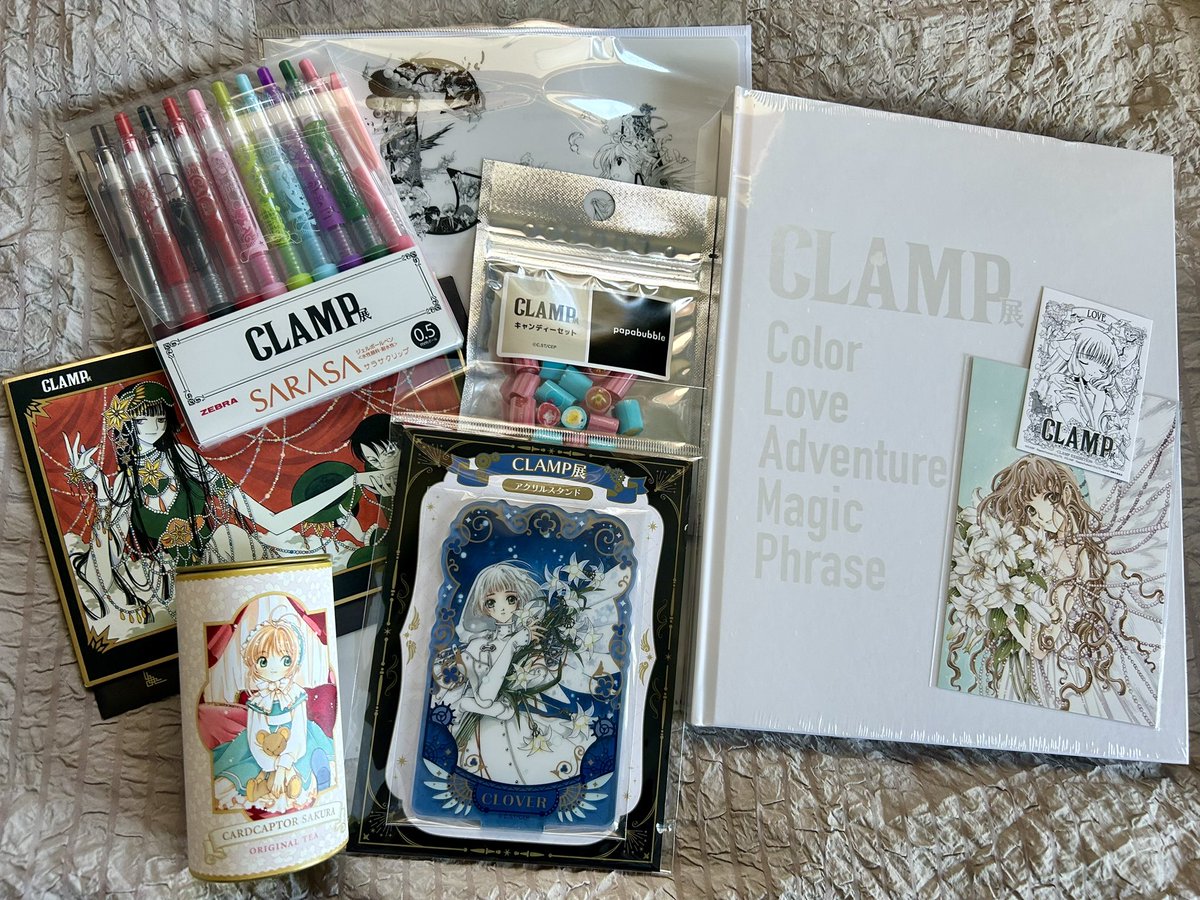 CLAMP展!昨日ですが時間作ってようやく行ってきました…!
平日朝45分待ち。レプリカチケットは ちぃ!
混んでたのもあるけど5時間くらいかけてじっくり拝見しました…圧巻。
自分の漫画表現の原点はCLAMP先生なんだなぁ…。
子供の頃たくさん読んで、表現や文法を学ばせていただいたのを再確認。
