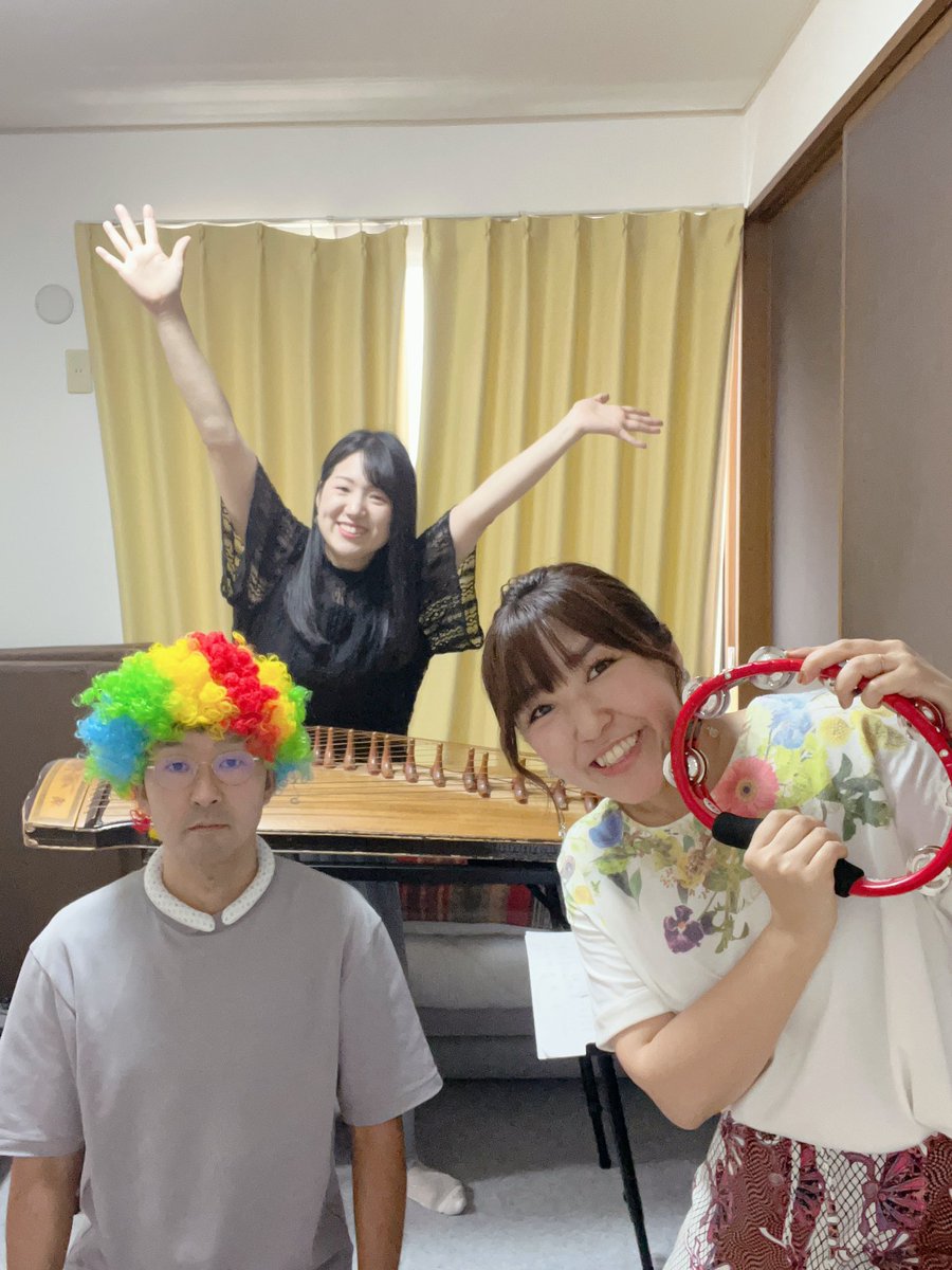 ESTACIONhikari's tweet photo. 今日は朝からリハでしたー！！

9/21（土）のステージは
コラボも沢山！！楽しみ👘✨🎤

私たちと写ってるのは
Va●ndy！？
はたまた井上●水！！？ https://t.co/KpcxhqYWE8