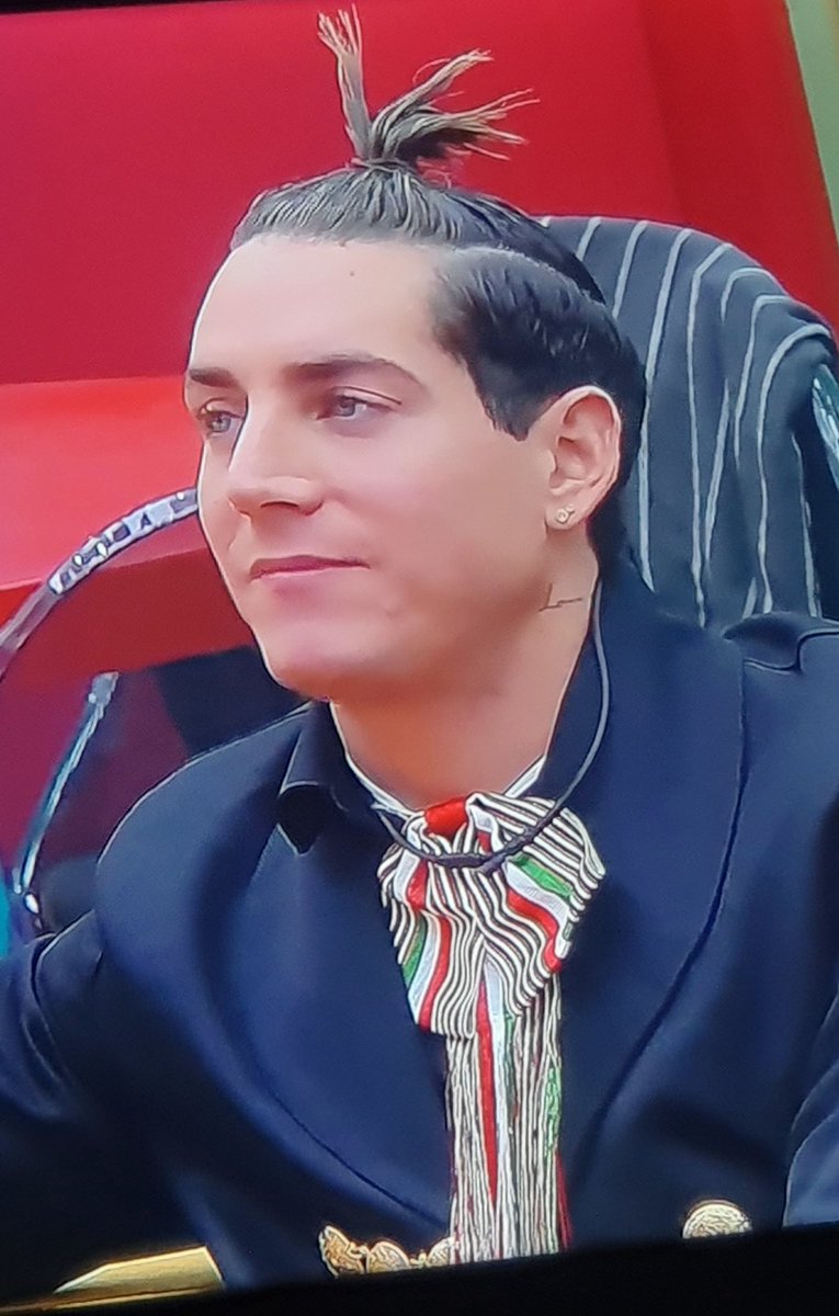 SigristAg's tweet photo. @LaCasaFamososMx CON UDS EL CHIMOLTRUFIO QUE DESGRACIÓ EL TRAJE DE CHARRO🇲🇽CON ESE CHONGO🤦‍♀️🙄 https://t.co/278Wzx9pzE