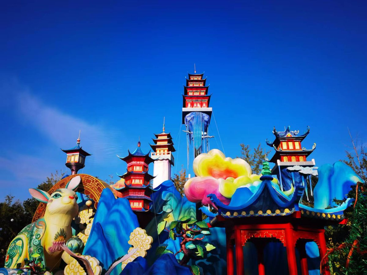 VisitBeijingcn's tweet photo. From Sep 14 to Oct 31, the 2024 #Beijing Mid-Autumn and National Day #LanternFestival will light up 600+ acres of the #GardenExpoPark with 200+ sets and 100,000 lanterns! Don’t miss the largest lantern festival in Beijing's history! #MidAutumnFestival #IntangibleCulturalHeritage https://t.co/eSC7MCMJf7