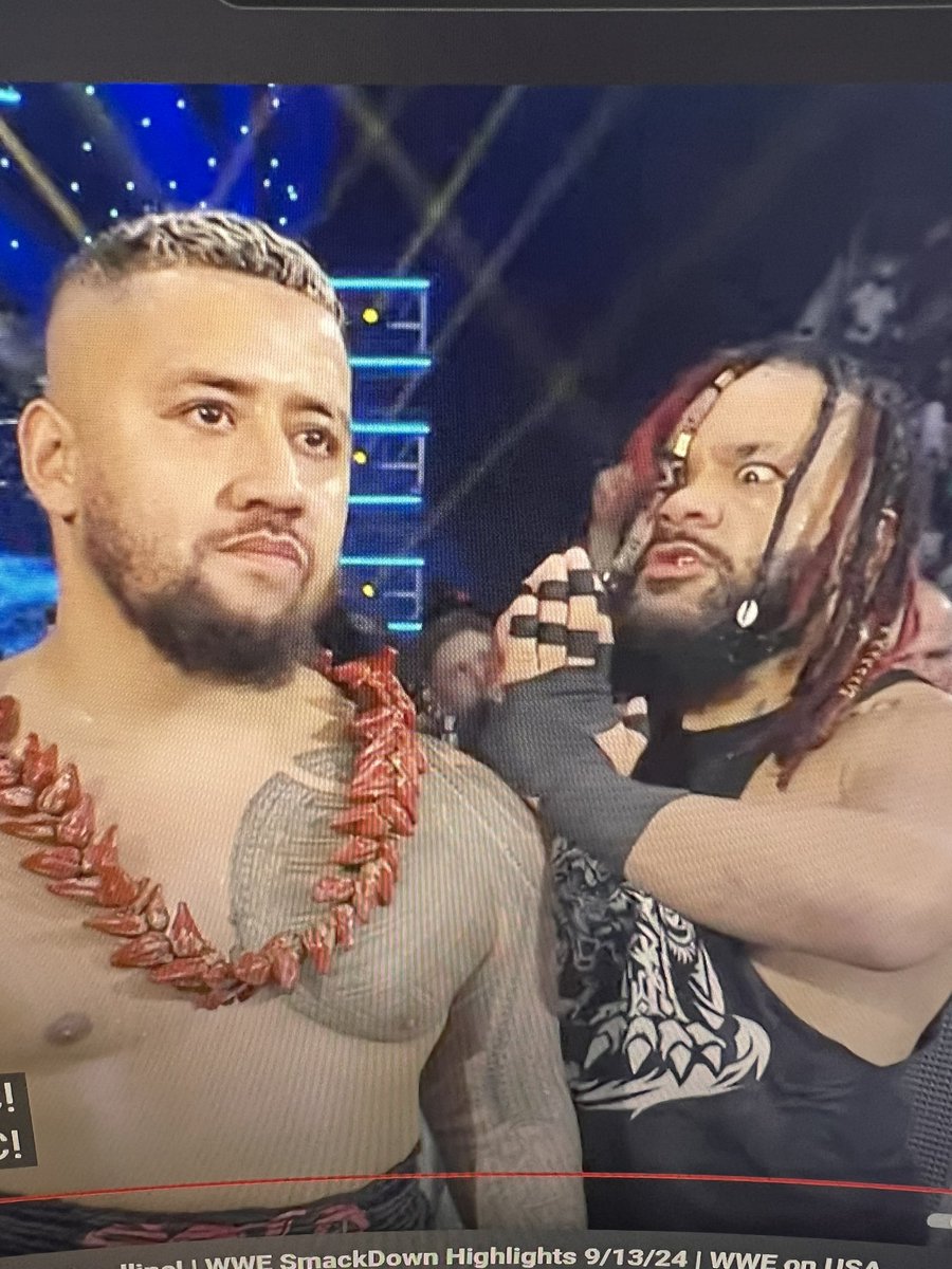 lovinLLOYDee's tweet photo. Best caption go! @wwe #wwe @WWESolo_Sikoa @jacobfatu_wwe #bloodline #wwesmackdown https://t.co/rZmswqgU3r