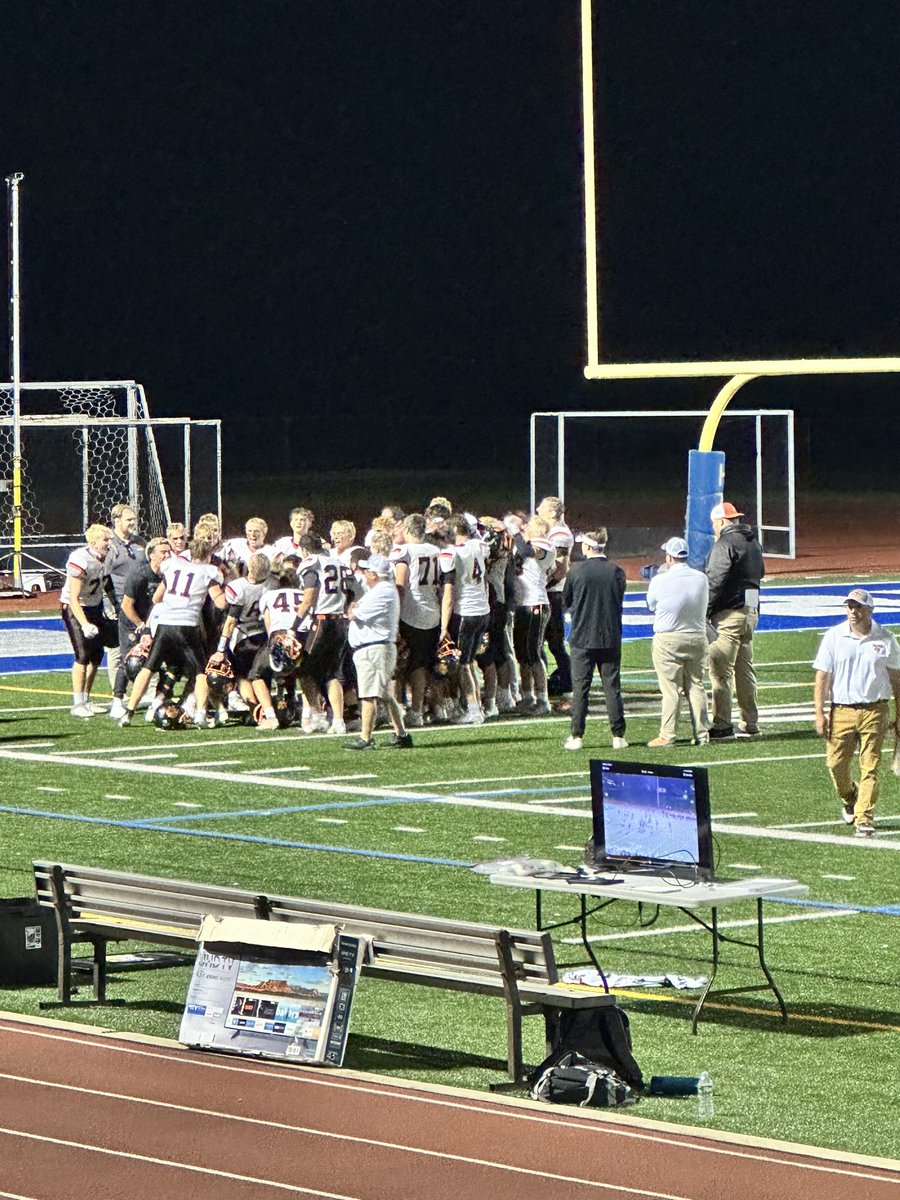 RidgefieldFball's tweet photo. Your 2024 Ridgefield Tigers start the season 1-0 after an 11-6 win over Hall! #TigerPride https://t.co/u2Y0bJdqeP