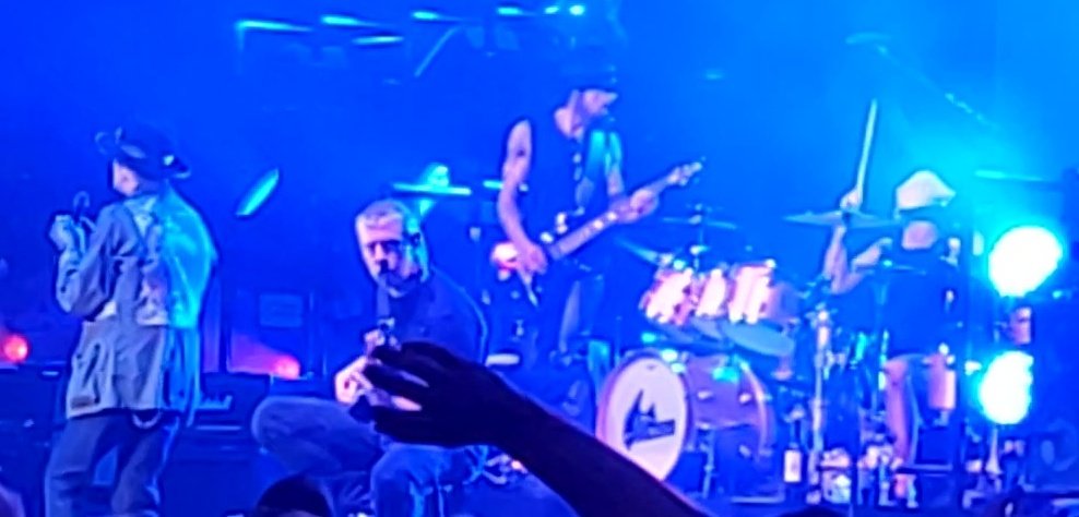 TonyMeriano's tweet photo. @JamBase You're right, Dave Navarro is &amp; was on 🔥. Perry ended the show. Dickhead move. https://t.co/jH8LGns93u