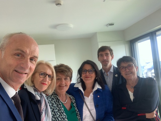 L'inauguration de la Maison de l'enfance à caractère social de BÉTHENY  a permis de découvrir ce magnifique équipement 
Il accueilliera 38 garçons de 6 à 18 ans et va permettre de les préparer à une complète autonomie à l'âge adulte
Réussite collective 
<a href="/DptMarne/">Département Marne</a> <a href="/JM_Roze/">Jean-Marc Roze</a>