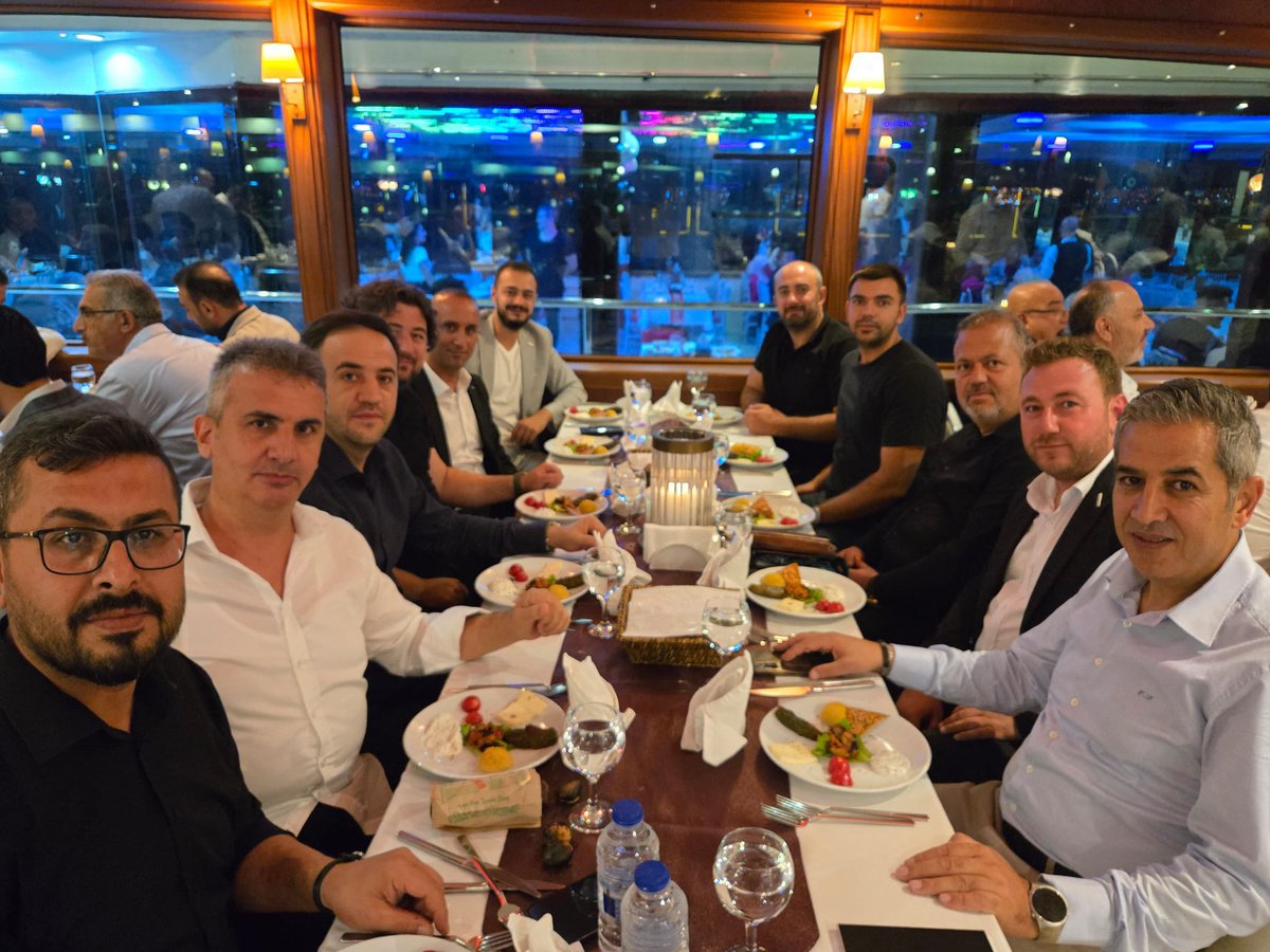 Bugün, 109. Düzenlenen Müsiad Genel İdare Kurulumuzun ilk gününde İstanbul’da, 80’den fazla Şube ve Temsilciliklerimizden gelen 300’e yakın başkan ve üyelerimizle Hoş Geldin Yemeği’nde bir araya geldik.

#BirveBeraber #müsiad #müsiadnevşehir