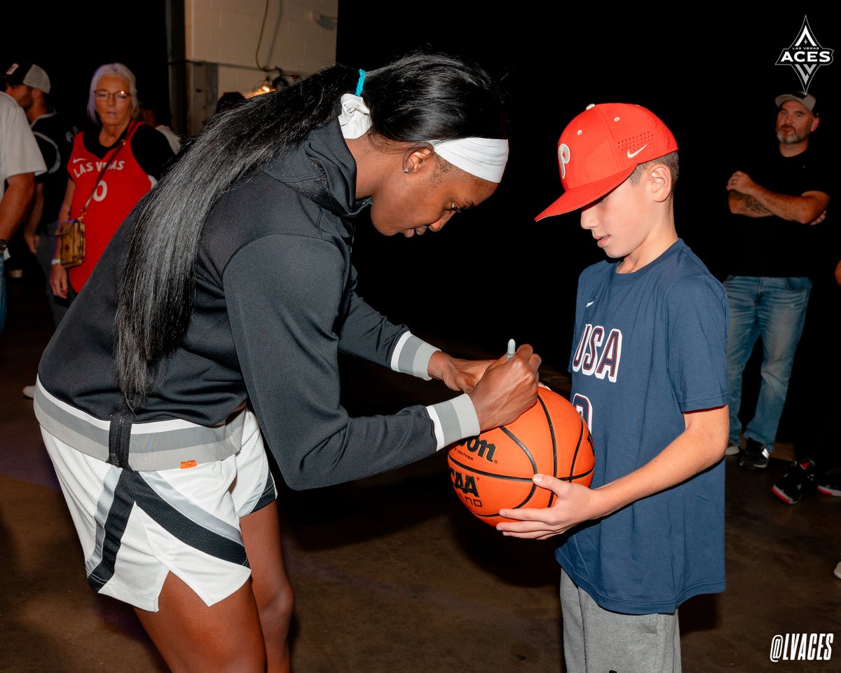 Homecoming love for <a href="/JackieYoung3/">Jackie Young</a> 🫶