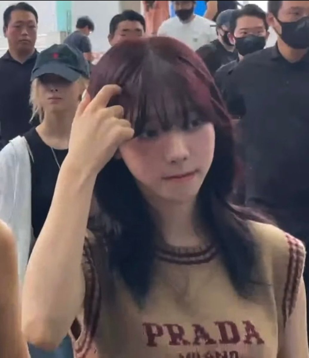 AboutMusicYT's tweet photo. aespa's Karina debuts red hair. https://t.co/6V9DLS6D2i