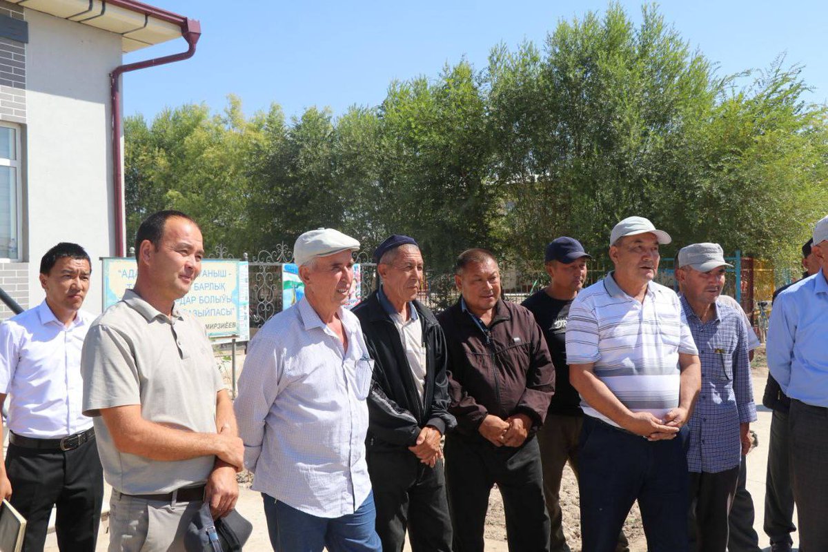 Orinbayev_A's tweet photo. Жоқарғы Кеңес Баслығы Шымбай районындағы мәҳәллелерде пуқаралар турмысын жақсылаў бойынша алып барылып атырған жумыслар жөнинде пуқаралар менен сәўбетлести https://t.co/b4w4MRaE0c
