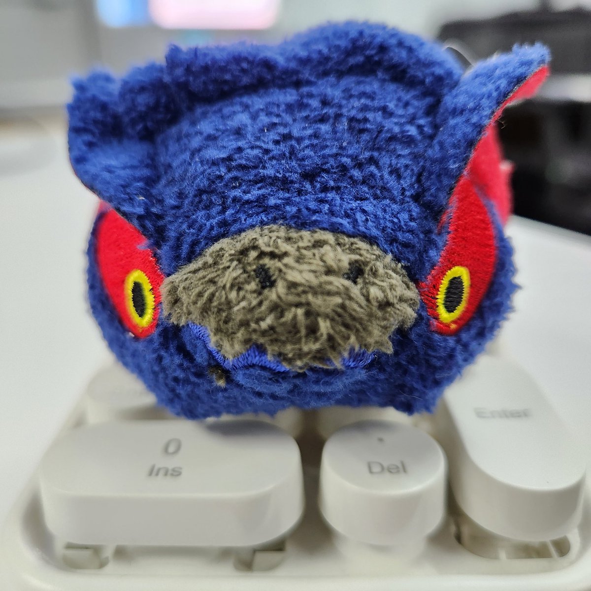 Matthias_XIV's tweet photo. PLEASE HELP, MY LITTLE NARGIE IS MISSING ON THR FLOOR SOMEWHERE 😭😭😭😭

#makersquestsg #msqsg https://t.co/sov5VOpCLK