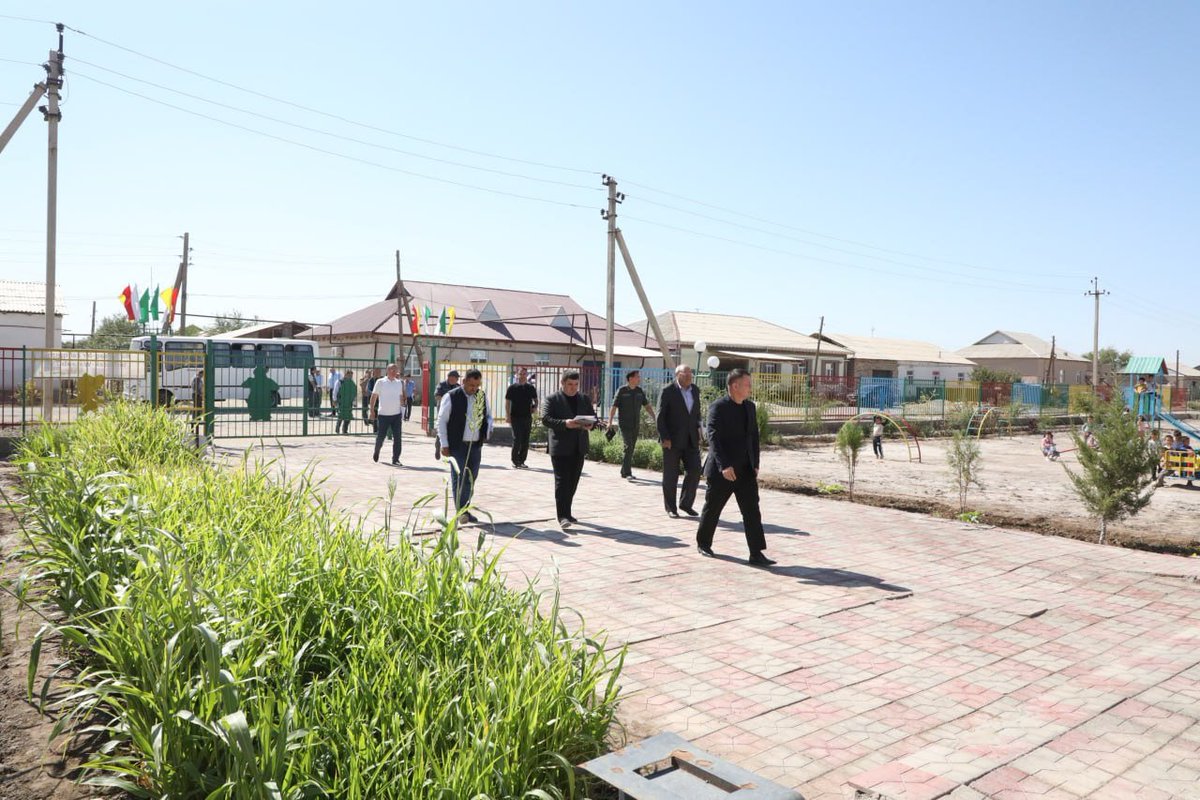 Orinbayev_A's tweet photo. Жоқарғы Кеңес Баслығы Қоңырат районындағы социаллық обьектлер ҳәм абаданластырыў жумыслары менен танысты https://t.co/ZmniZPefXZ