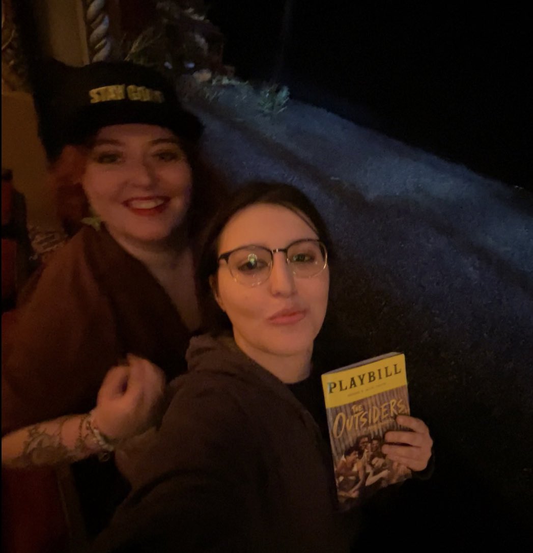 finleysroxanne's tweet photo. and so i’ve reached round 10✨ from following all the way since la jolla, 2nd preview, tony nom day, post tony win prices😮‍💨..!
i love this show with my entire being. i love getting to talk to the cast, take my friends and family to the show, and literally so much more
stay gold💛 https://t.co/FfZGnYjiy8
