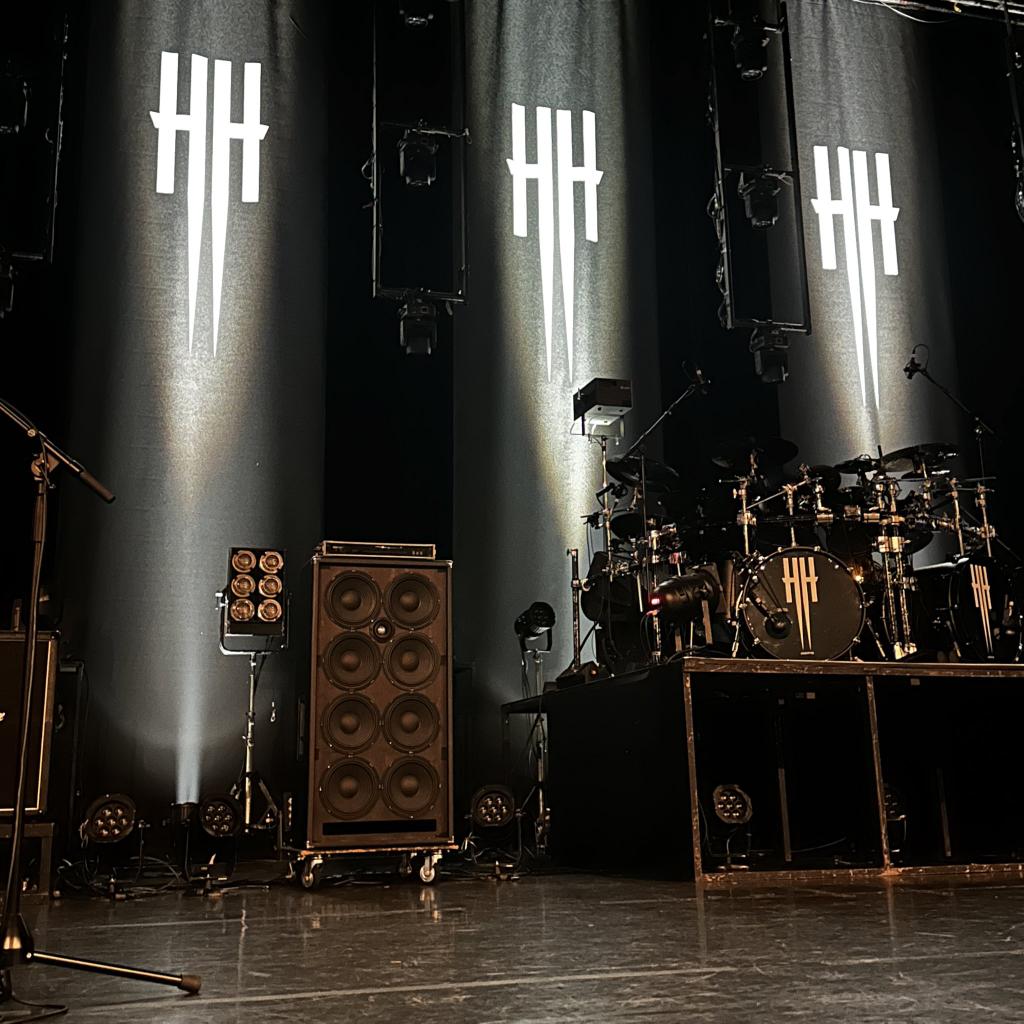 AngEl_tsukunE's tweet photo. 🤘🏻 GAZEROCK IS NOT DEAD ❤️‍🔥 GAZEROCK 4EVER 🤘🏻

#theGazettE #HETERODOXY #JRock #VKei #JMetal #VisualKei #SixthGuns https://t.co/vKl14EkUAn