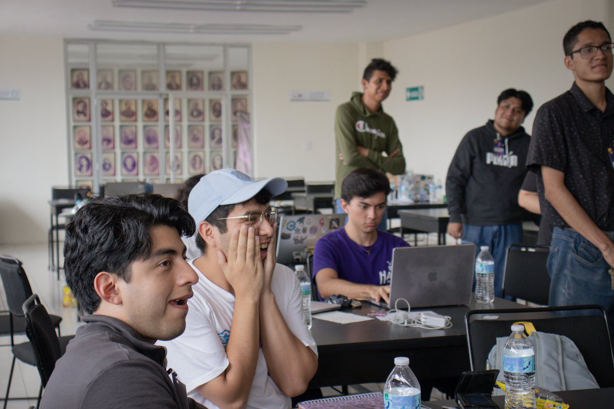 TeodoroROAG's tweet photo. El pasado sábado, Organizers de @GDGXalapa estuvimos presentes en el Super Happy Dev House de Devu en Orizaba 🌄😊

Este evento tiene como objetivo que la comunidad desarrolle y colabore en diversos proyectos... 1/2 https://t.co/tRqlcpkQ8w
