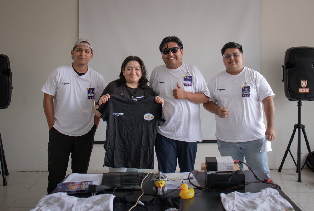 TeodoroROAG's tweet photo. El pasado sábado, Organizers de @GDGXalapa estuvimos presentes en el Super Happy Dev House de Devu en Orizaba 🌄😊

Este evento tiene como objetivo que la comunidad desarrolle y colabore en diversos proyectos... 1/2 https://t.co/tRqlcpkQ8w