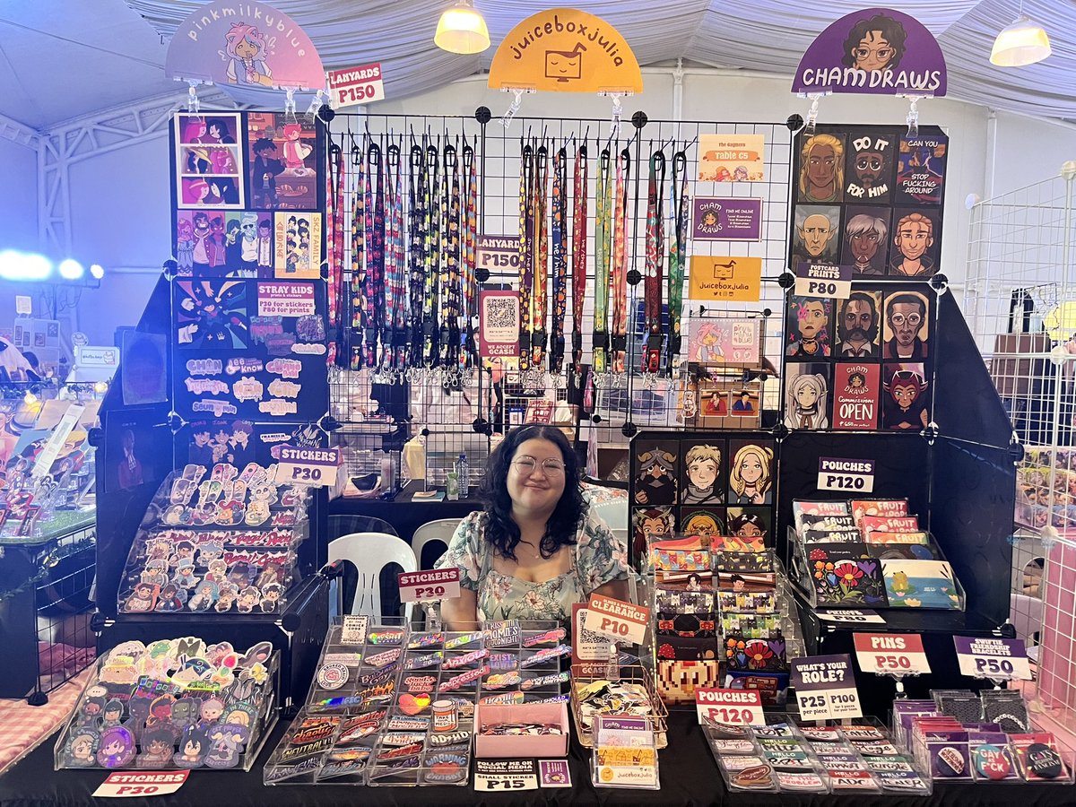 chamdraws's tweet photo. hey guys! i'm at #PatronsoftheArts #PoTAFall this weekend with @juiceboxjulia &amp; @pinkmilkyblue! drop by at table C05 🫶🫶🫶 https://t.co/K3SUApi6En