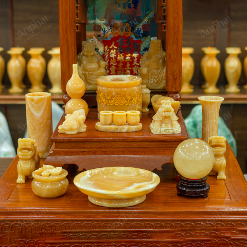 _AnphatGems's tweet photo. em gợi ý các vật phẩm trang trí bàn Thần Tài chuẩn và đầy đủ, từ tượng Thần Tài, cóc ngậm tiền, đến những vật phẩm phong thủy mang lại may mắn, tài lộc và sự thịnh vượng cho gia chủ https://t.co/tsdLpsK9B2 https://t.co/m0sXYIfYGT