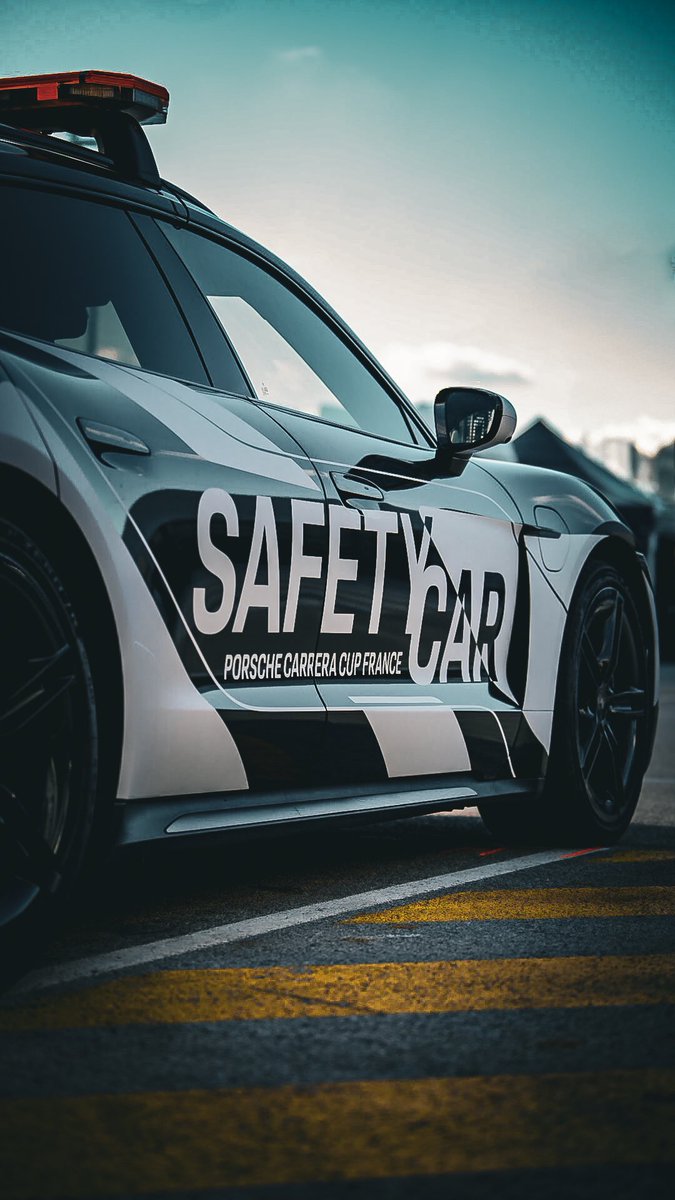 WeingaertnerM's tweet photo. On va espérer qu'elle ne sorte pas !
#SafetyFirst https://t.co/iKx5X65OGZ