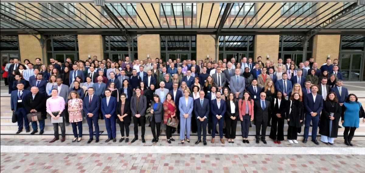 "Bienvenue à bord" : #accueil/#onboarding des nouveaux collègues <a href="/francediplo/">France Diplomatie 🇫🇷🇪🇺</a> en Ile-de-France.
Une famille ! 
Être ensemble 
#engagement