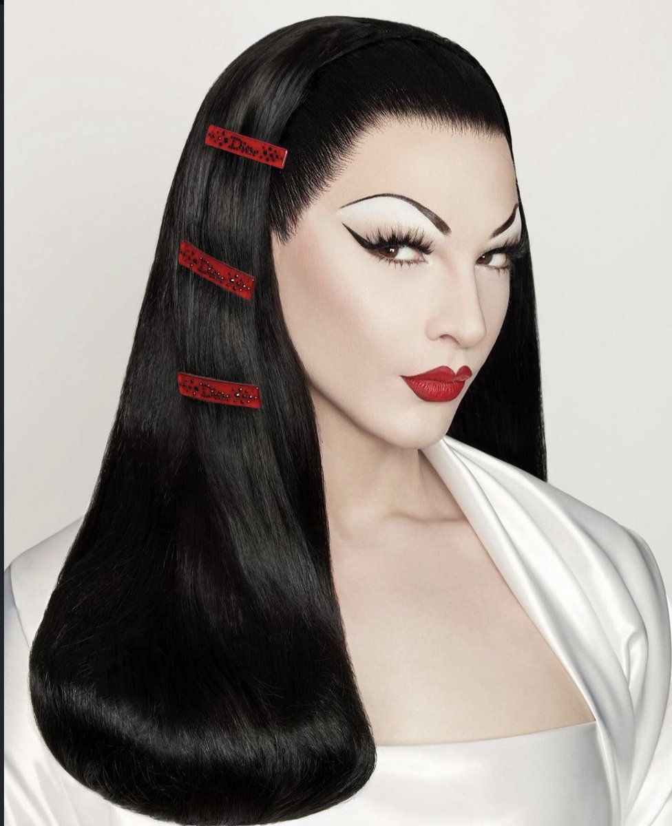 Drag_Crave's tweet photo. Violet Chachki looks divine in new photos. https://t.co/UFXhLrOBRT