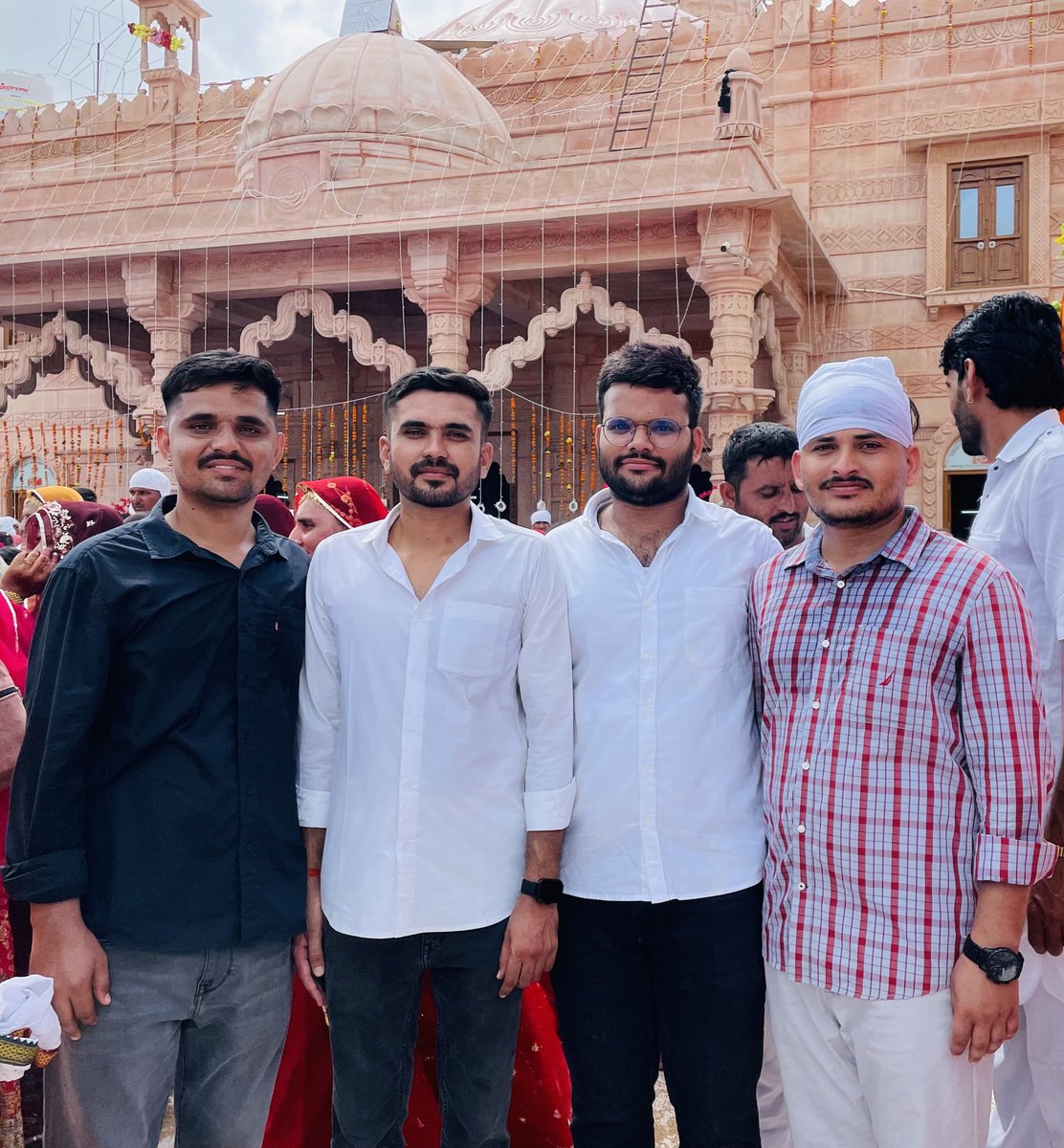 Sandy_osian's tweet photo. सिर साठे रूंख रहे तो भी सस्तो जांण....!!

मां अमृता देवी के चरणों में कोटि कोटि वंदन 🙏🚩

#खेजड़ली_बलिदान_दिवस
#अमृता_देवी_बिश्नोई https://t.co/G3ii9MqHPR