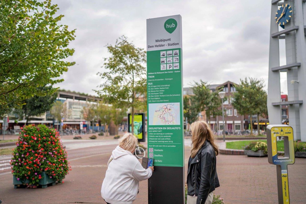 Gem_DenHelder's tweet photo. Op de NS-stations Den Helder en Schagen en bij de TESO-terminal in Den Helder kunnen reizigers voortgaan makkelijker zien welke op- en overstapmogelijkheden er zijn naar (deel)fiets, -auto, bus en trein. Gisteren zijn de 3 'Mobipunt Hubs’ onthuld. https://t.co/ZPJyQADLwh. https://t.co/zoixooiNAv