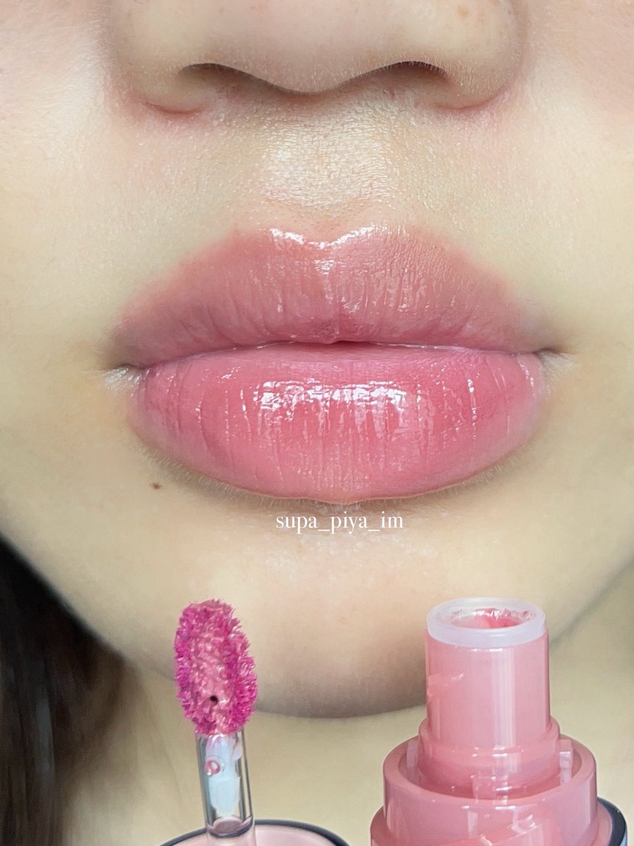 supa_piya_im's tweet photo. รีวิวจากการทาลงปากตัวเอง hince รุ่น Raw Glow Gel Tint สี Rare จะบอกว่าสีนี้เค้าไม่ได้ติดไปทางนู้ดน้ำตาลซะทีเดียวนะคะ มีความชมพูอมม่วง อมน้ำตาล ทาแล้วไม่ได้เป็นวอร์มโทนจ๋า แต่สวย ถ้าใครชอบความนู้ดนัวๆคือตอบโจทย์ https://t.co/Dj55yFhmPt